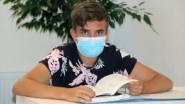 covid student2-5558623 1280